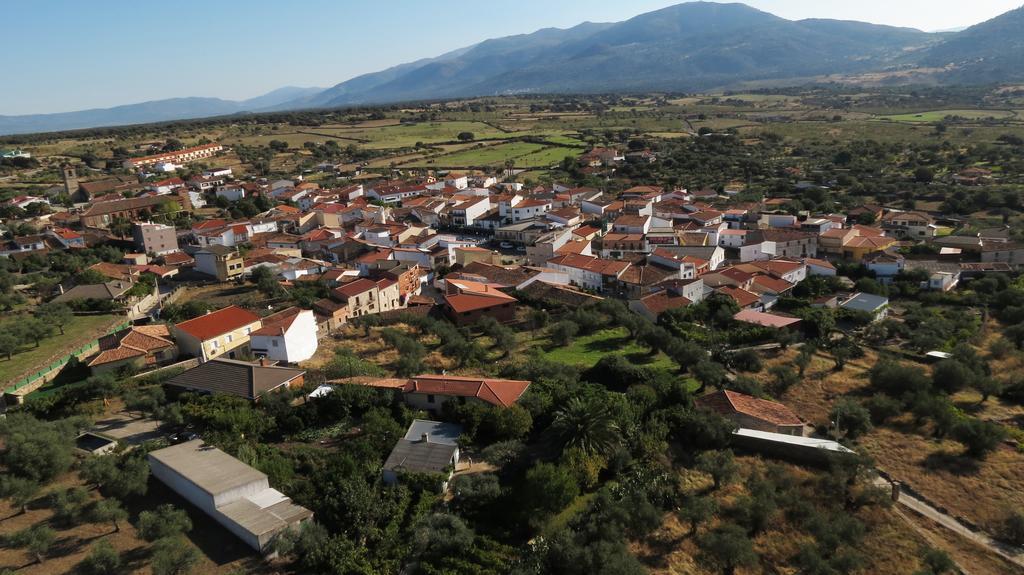 Via Caparra Superior Guest House Oliva de Plasencia ภายนอก รูปภาพ